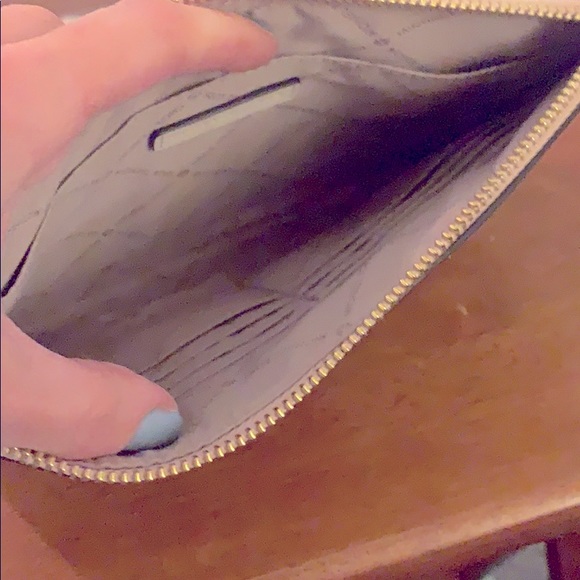 Pre-loved 🎉 Michael Kors JetSet LARGE Travel Zip WRISTLET - Picture 4 of 5